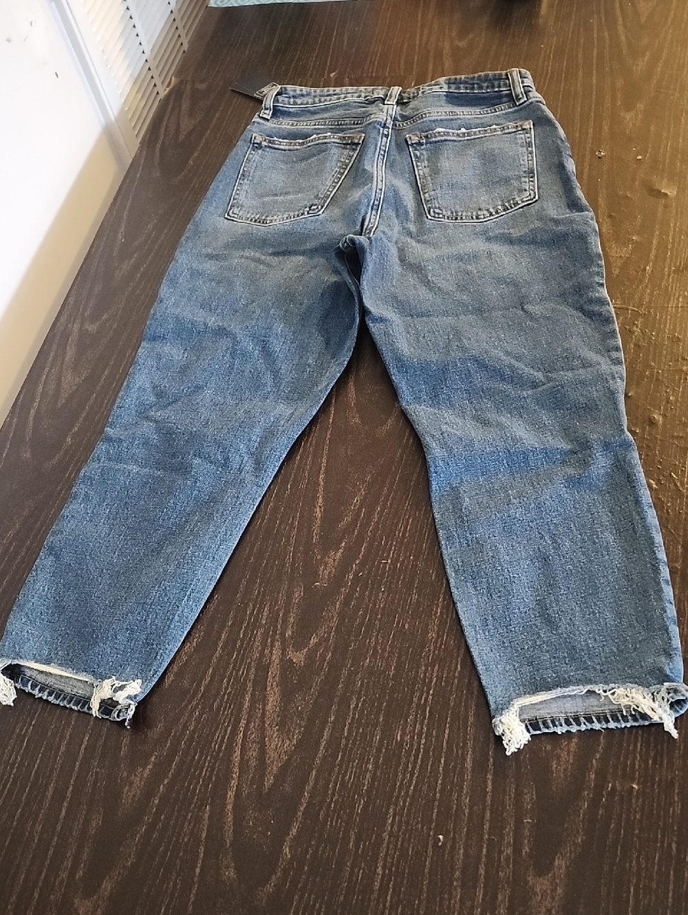 NWT Abercrombie & Fitch The Mom High Rise Cropped Jeans Size 6 / 28 - Picture 8 of 8